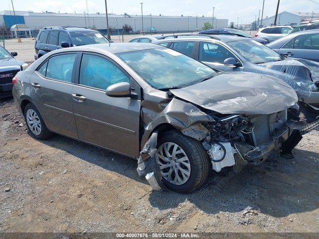 Toyota COROLLA LE 2018 2T1BURHE1JC103405 Image 1