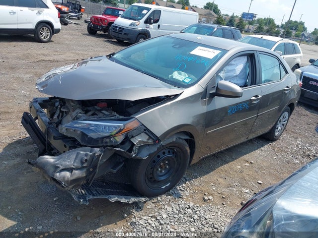 Toyota COROLLA LE 2018 2T1BURHE1JC103405 Image 2