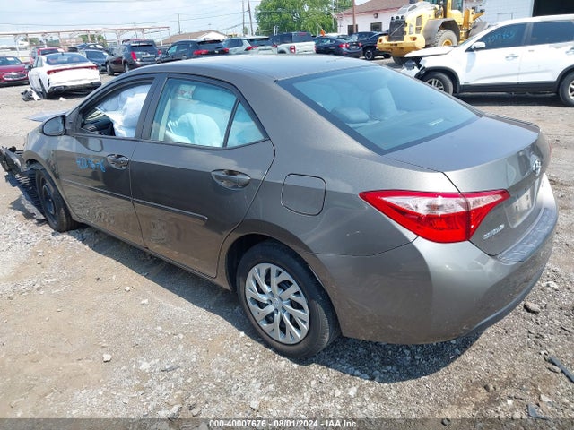 Toyota COROLLA LE 2018 2T1BURHE1JC103405 Image 3