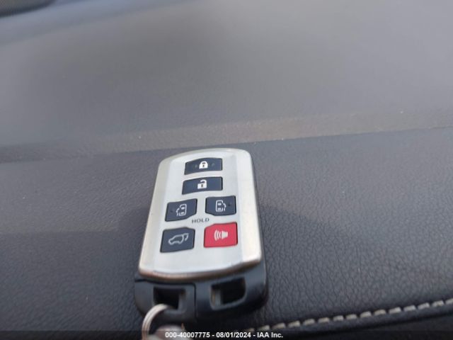 5TDYK3DC8FS616330 Toyota Sienna Xle 8 Passenger