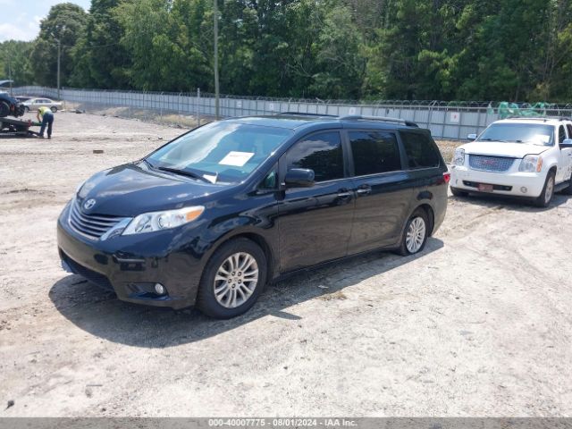 5TDYK3DC8FS616330 Toyota Sienna Xle 8 Passenger