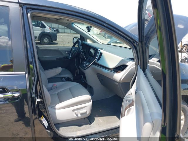 5TDYK3DC8FS616330 Toyota Sienna Xle 8 Passenger