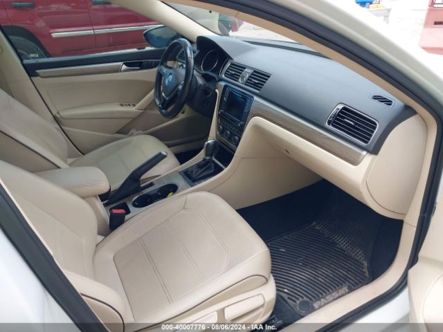 1VWBT7A38HC063601 Volkswagen Passat 1.8t Se