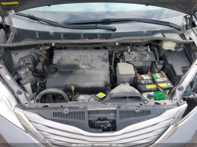 5TDYK3DC5FS635952 Toyota Sienna Xle 8 Passenger