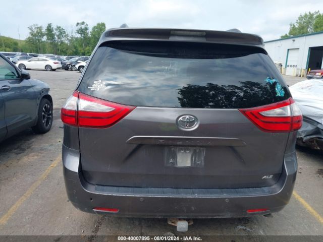 5TDYK3DC5FS635952 Toyota Sienna Xle 8 Passenger