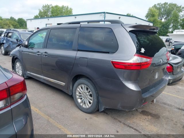 5TDYK3DC5FS635952 Toyota Sienna Xle 8 Passenger