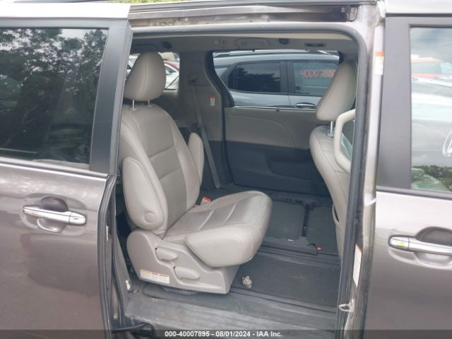 5TDYK3DC5FS635952 Toyota Sienna Xle 8 Passenger