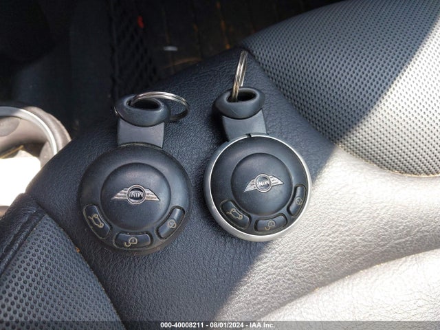 2010 MINI COOPER S CLUBMAN WMWMM3C52ATP75847 Photo 10