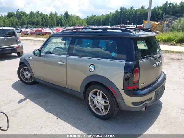 2010 MINI COOPER S CLUBMAN WMWMM3C52ATP75847 Photo 2