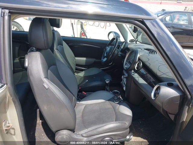 2010 MINI COOPER S CLUBMAN WMWMM3C52ATP75847 Photo 4