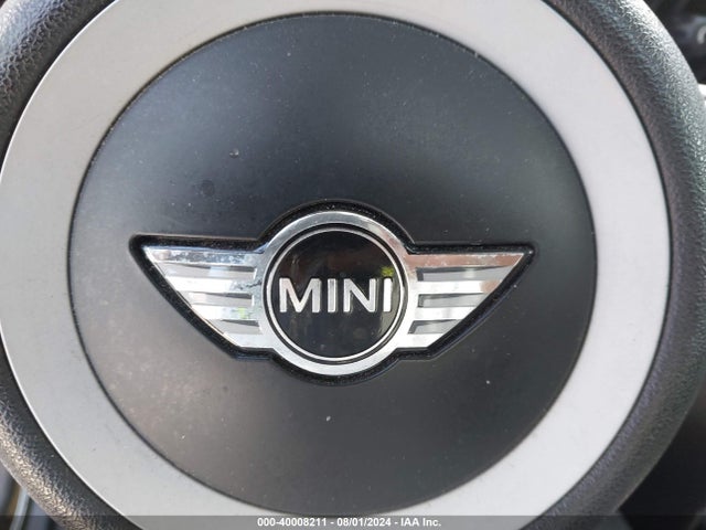 2010 MINI COOPER S CLUBMAN WMWMM3C52ATP75847 Photo 5