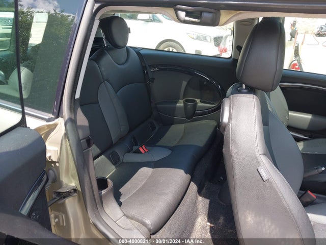 2010 MINI COOPER S CLUBMAN WMWMM3C52ATP75847 Photo 7