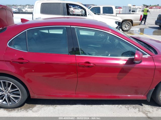 4T1F11AK3NU715606 Toyota CAMRY XLE