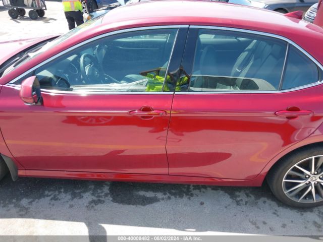 4T1F11AK3NU715606 Toyota CAMRY XLE