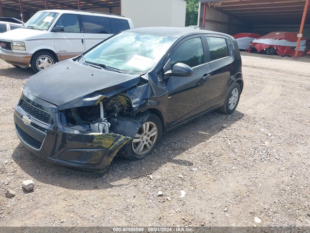 Chevrolet Sonic Lt Auto 2015 1G1JC6SH9F4105440 Image 2
