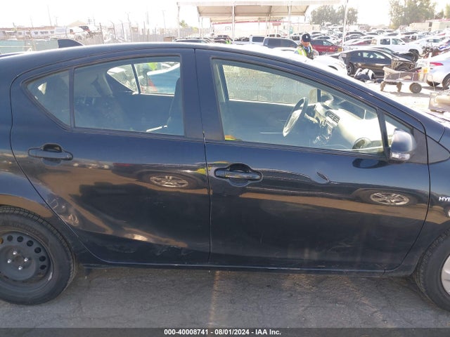Toyota Prius C Three 2016 JTDKDTB37G1140055 Image 14