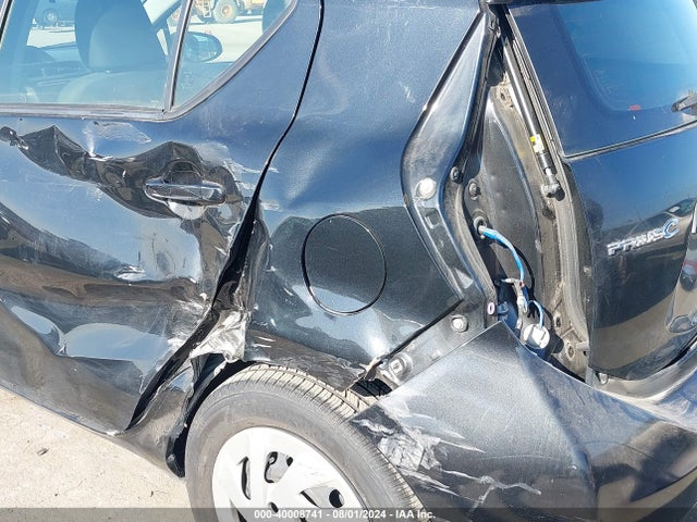 Toyota Prius C Three 2016 JTDKDTB37G1140055 Image 6