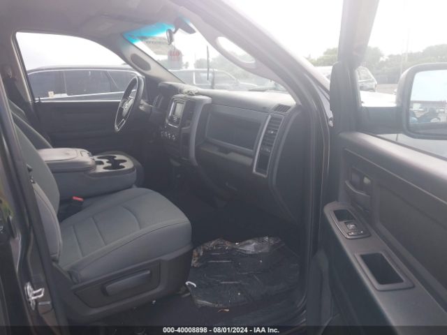 1C6RR7FG1JS342788 RAM 1500 Express Quad Cab 4x4 6'4 Box