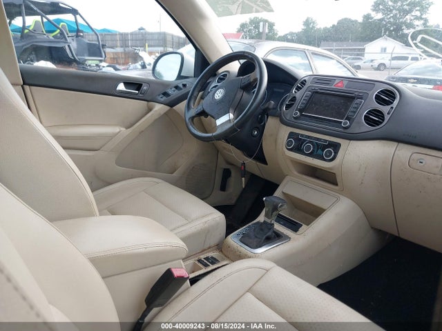 Продаж на аукціоні авто 2010 Volkswagen Tiguan Wolfsburg Edition, vin: WVGAV7AX8AW523920, номер лоту: 40009243