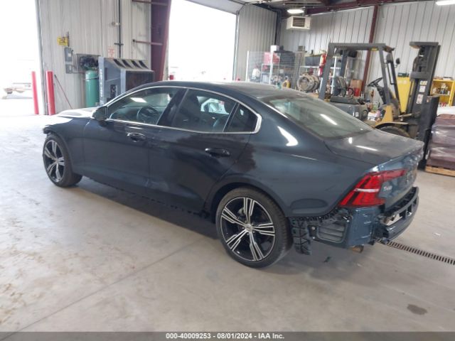 2022 VOLVO S60 7JRL12TLXNG177408 Photo 2