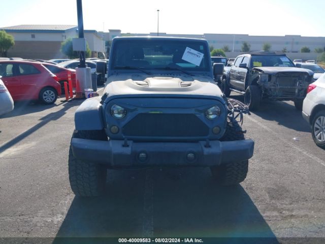 1C4GJWBG4FL528317 Jeep Wrangler Sahara