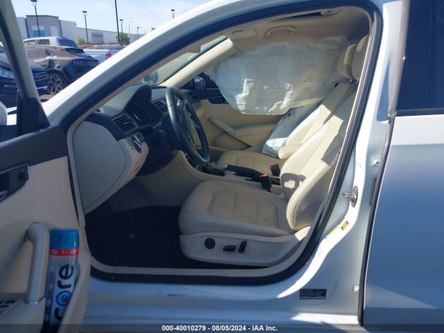 1VWLA7A37KC009515 Volkswagen Passat 2.0t Wolfsburg Edition