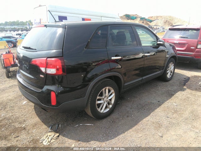 KIA SORENTO LX 2015 5XYKT3A61FG619732 Image 4