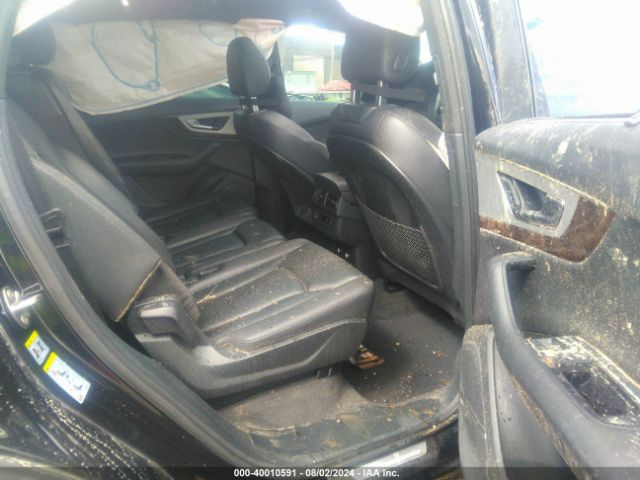 WA1LHAF7XJD019174 Audi Q7 2.0t Premium
