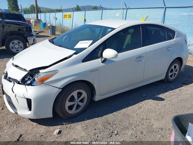 Toyota Prius Two 2014 JTDKN3DU6E1746964 Image 2