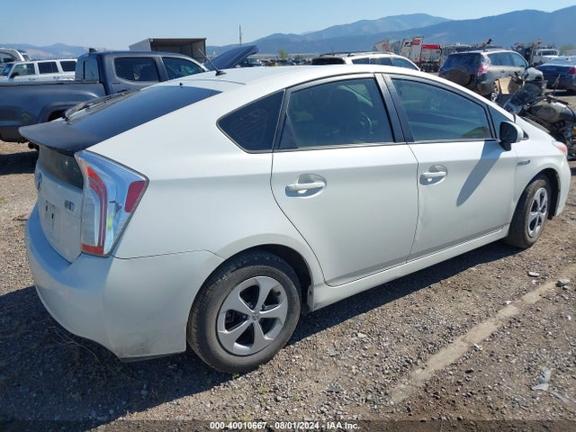 Toyota Prius Two 2014 JTDKN3DU6E1746964 Image 4