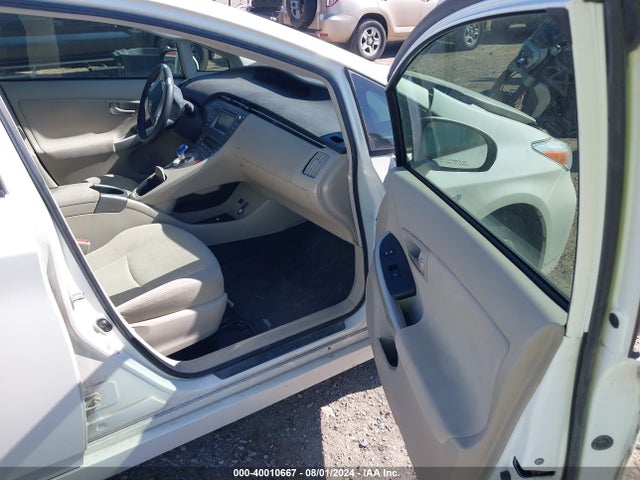 Toyota Prius Two 2014 JTDKN3DU6E1746964 Image 5