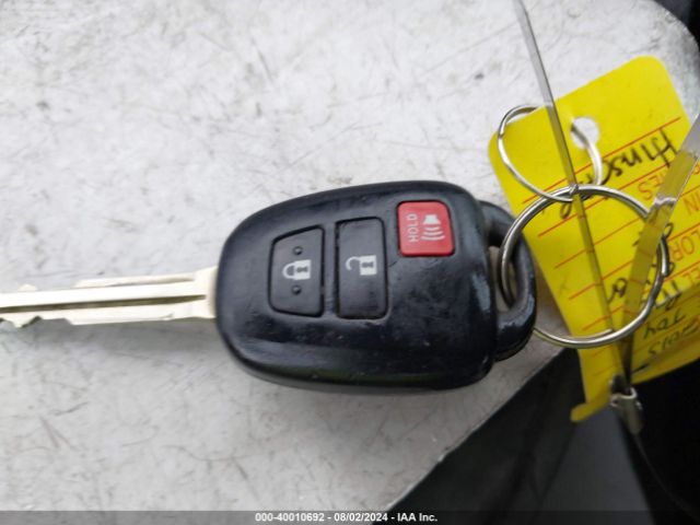 JTDKDTB32F1582272 Toyota Prius C One