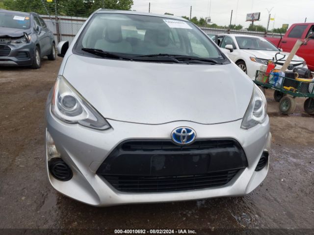 JTDKDTB32F1582272 Toyota Prius C One