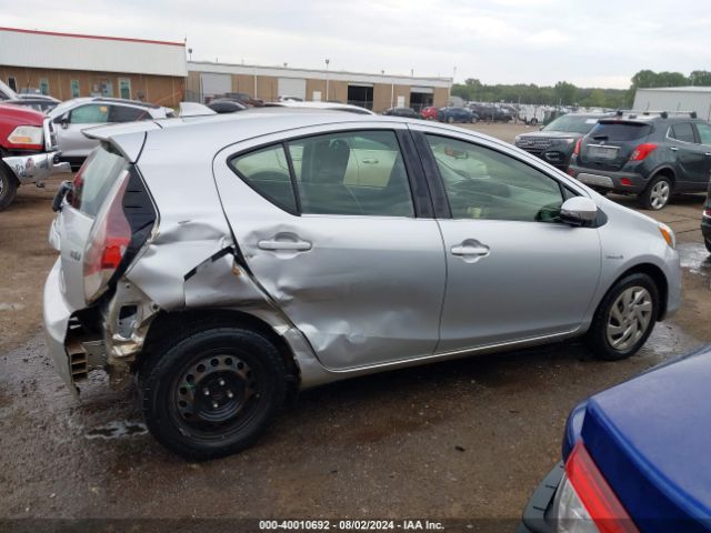 JTDKDTB32F1582272 Toyota Prius C One