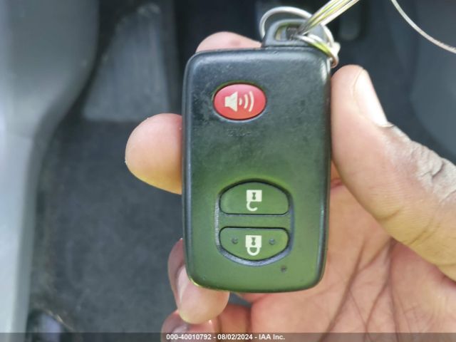 JTDZN3EUXEJ006931 Toyota Prius V Three