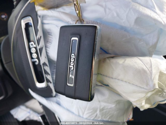 1C4RJJAG8P8867230 Jeep Grand Cherokee L Laredo 4x2