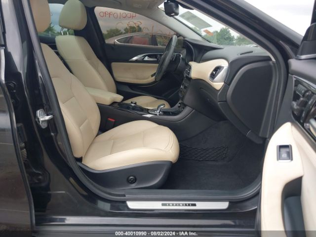 SJKCH5CR3JA048212 Infiniti Qx30 Premium