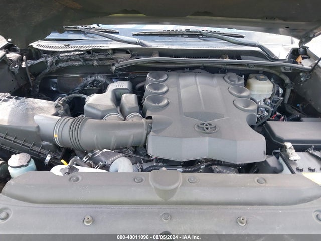 Toyota 4RUNNER SR5 2018 JTEBU5JR7J5530294 Image 10