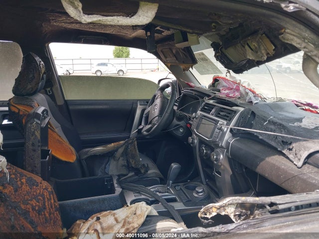 Toyota 4RUNNER SR5 2018 JTEBU5JR7J5530294 Image 5