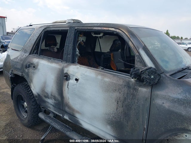 Toyota 4RUNNER SR5 2018 JTEBU5JR7J5530294 Image 6