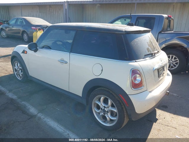 2011 MINI COOPER WMWSU3C5XBT095963 Photo 2