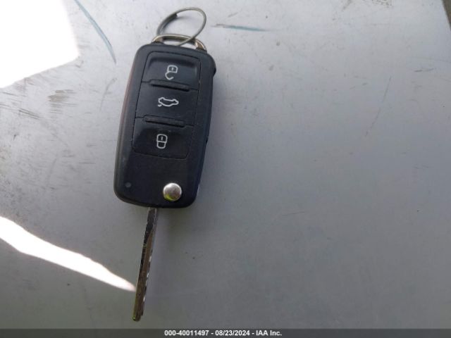 WVGAV7AX0GW573798 Volkswagen TIGUAN S