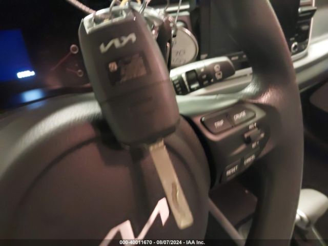 3KPA25AD5NE483108 KIA Rio 5-door S