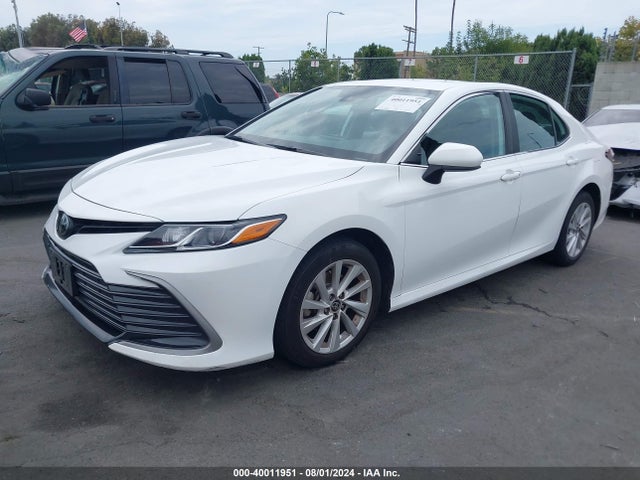 Toyota CAMRY LE 2022 4T1C11AK6NU039199 Image 2