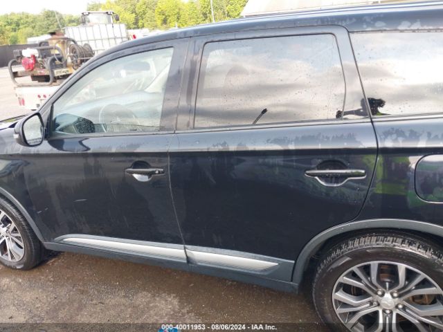 JA4AZ3A31JZ017885 Mitsubishi Outlander Se