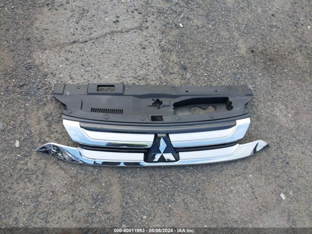 JA4AZ3A31JZ017885 Mitsubishi Outlander Se