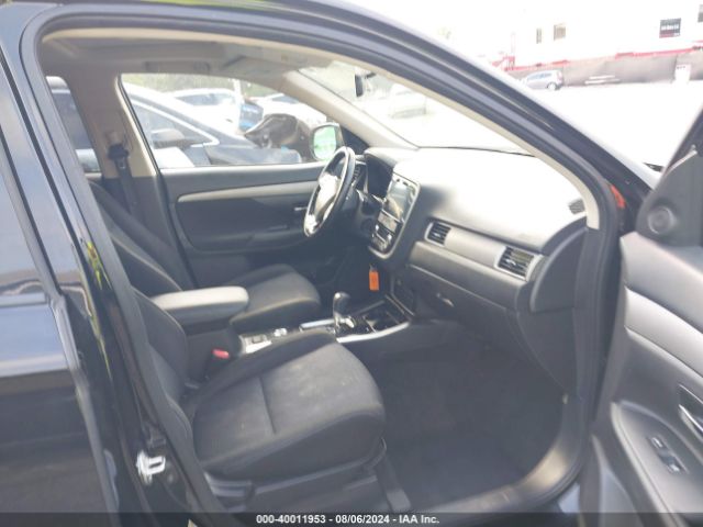 JA4AZ3A31JZ017885 Mitsubishi Outlander Se