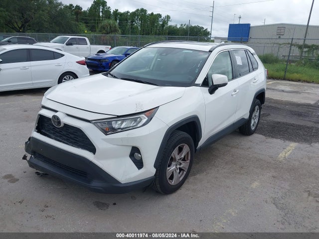 Toyota Rav4 Xle 2019 JTMW1RFV7KD015329 Image 2