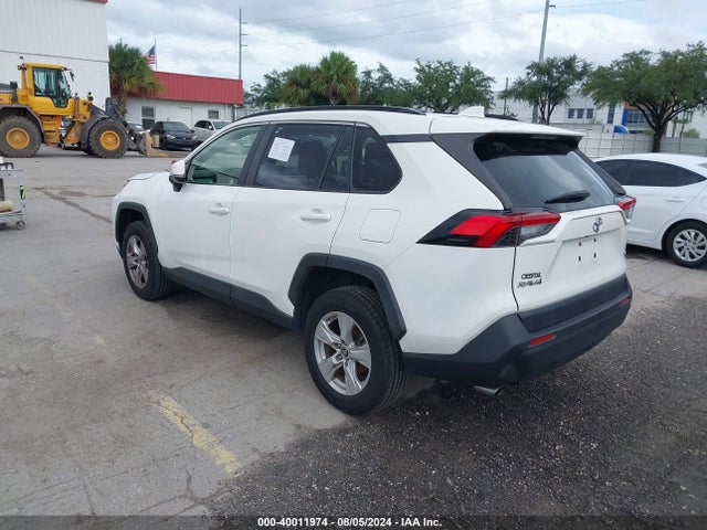 Toyota Rav4 Xle 2019 JTMW1RFV7KD015329 Image 3