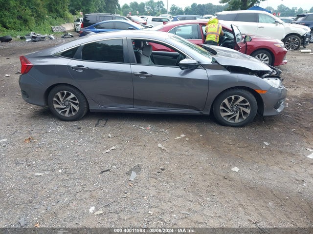 Honda CIVIC EX 2018 2HGFC2F75JH588297 Image 13